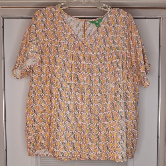 dip Tops - NWT Dip Green/Red V Neck Short Sleeve Top Size Large